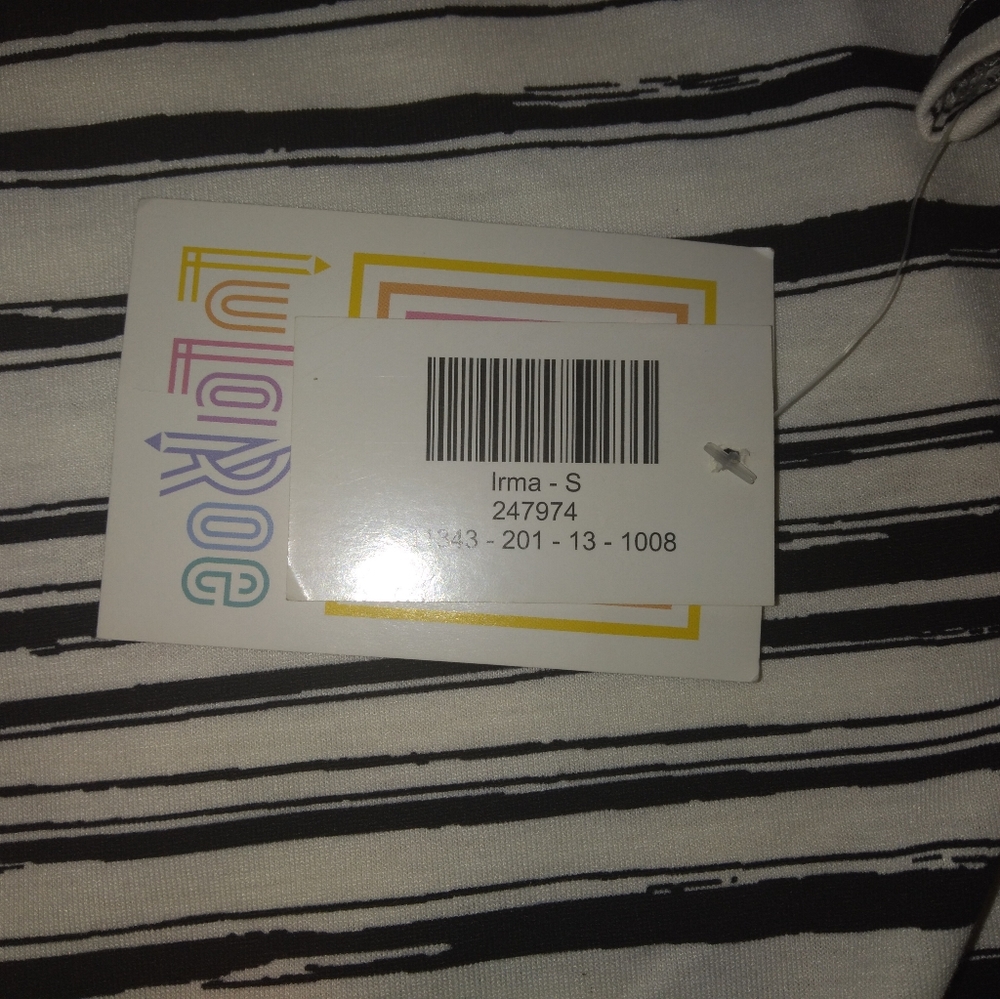 🆕️ Lularoe top 🆕️ - Picture 2 of 3